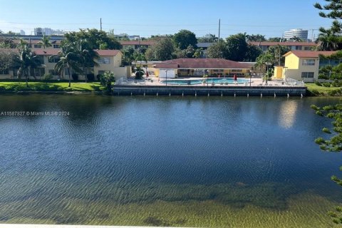 Condo in Aventura, Florida, 1 bedroom  № 1177700 - photo 15