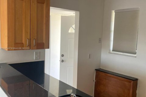 Condo in Aventura, Florida, 1 bedroom  № 1177700 - photo 6