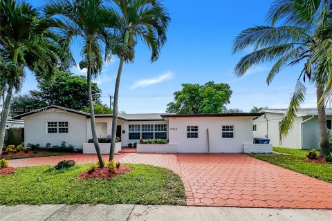 Villa ou maison à vendre à Miami, Floride: 6 chambres, 212.56 m2 № 1378842 - photo 3