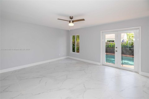 House in Miami, Florida 4 bedrooms, 153.57 sq.m. № 1378839 - photo 20