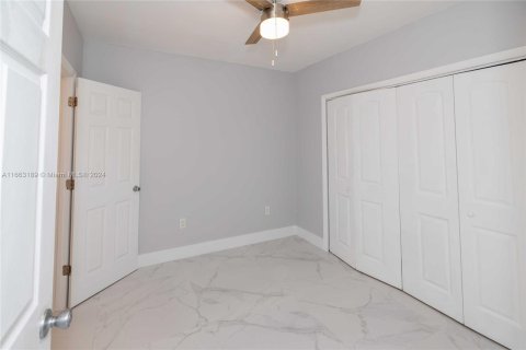 House in Miami, Florida 4 bedrooms, 153.57 sq.m. № 1378839 - photo 18