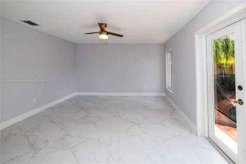 House in Miami, Florida 4 bedrooms, 153.57 sq.m. № 1378839 - photo 21