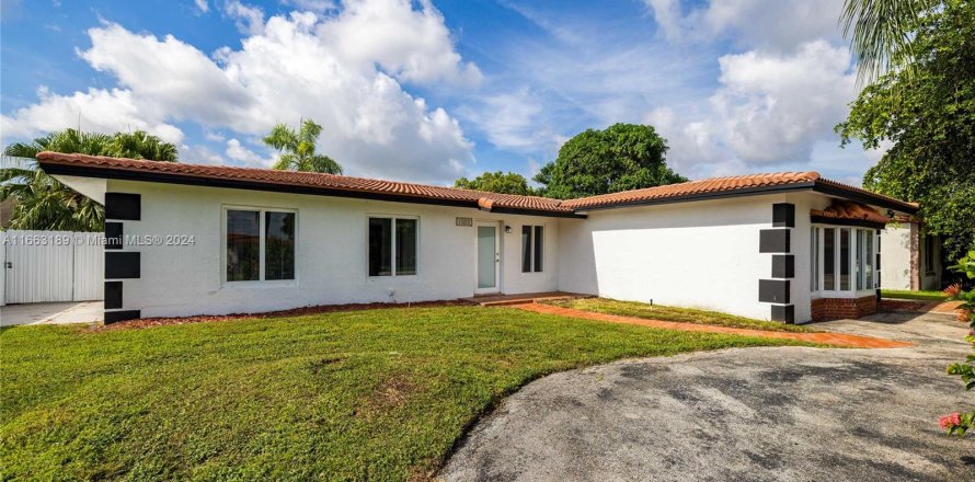 House in Miami, Florida 4 bedrooms, 153.57 sq.m. № 1378839