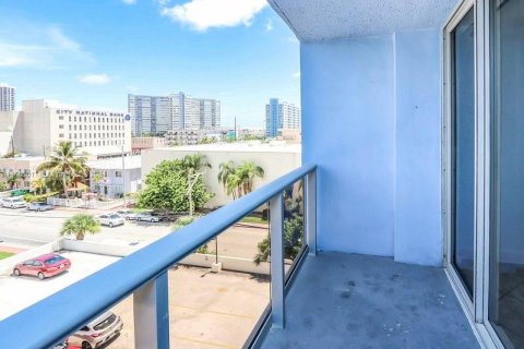 Condominio en venta en Miami Beach, Florida, 1 dormitorio, 83.43 m2 № 1378719 - foto 17