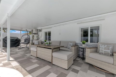 Casa en venta en Miami, Florida, 3 dormitorios, 165.55 m2 № 1351599 - foto 29