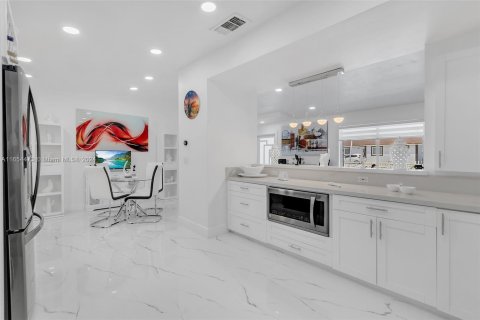 Casa en venta en Miami, Florida, 3 dormitorios, 165.55 m2 № 1351599 - foto 8