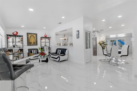 Villa ou maison à vendre à Miami, Floride: 3 chambres, 165.55 m2 № 1351599 - photo 6