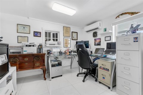 Casa en venta en Miami, Florida, 3 dormitorios, 165.55 m2 № 1351599 - foto 12