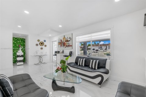 Casa en venta en Miami, Florida, 3 dormitorios, 165.55 m2 № 1351599 - foto 4