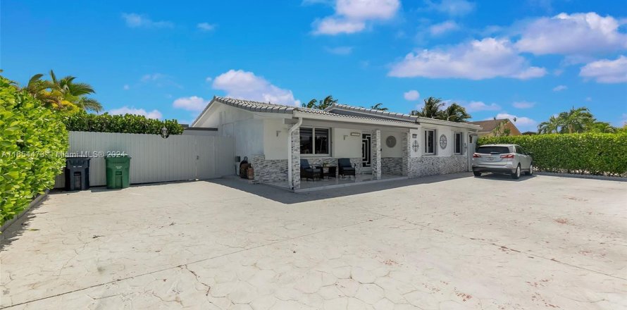 Villa ou maison à Miami, Floride 3 chambres, 165.55 m2 № 1351599