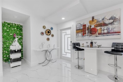 Casa en venta en Miami, Florida, 3 dormitorios, 165.55 m2 № 1351599 - foto 5