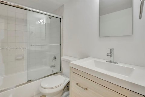 Copropriété à vendre à Miami Beach, Floride: 2 chambres, 91.97 m2 № 1351596 - photo 3