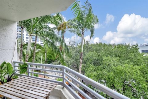 Condo in Miami Beach, Florida, 2 bedrooms  № 1351596 - photo 16