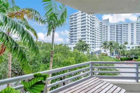 Copropriété à vendre à Miami Beach, Floride: 2 chambres, 91.97 m2 № 1351596 - photo 15