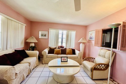 Condo in West Palm Beach, Florida, 1 bedroom  № 1121004 - photo 3