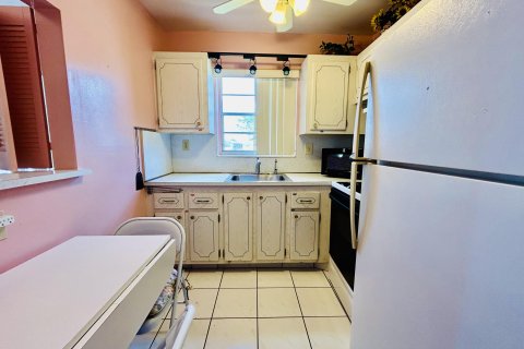 Condo in West Palm Beach, Florida, 1 bedroom  № 1121004 - photo 21