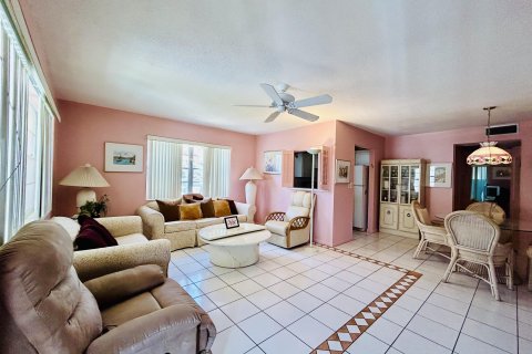 Condo in West Palm Beach, Florida, 1 bedroom  № 1121004 - photo 4