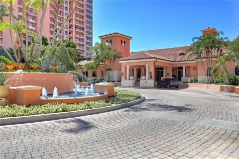 Condominio en venta en Coral Gables, Florida, 3 dormitorios, 294.04 m2 № 972318 - foto 19