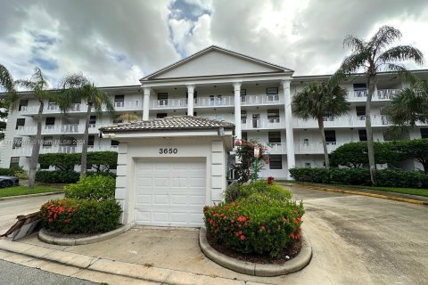 Condo in West Palm Beach, Florida, 2 bedrooms  № 1389808 - photo 2