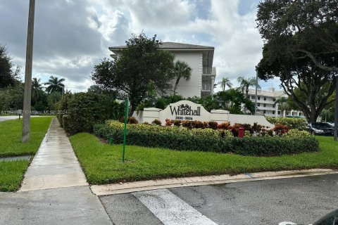 Condo in West Palm Beach, Florida, 2 bedrooms  № 1389808 - photo 1