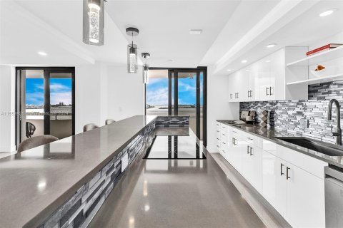 Copropriété à vendre à Miami, Floride: 4 chambres, 337.42 m2 № 1098135 - photo 13