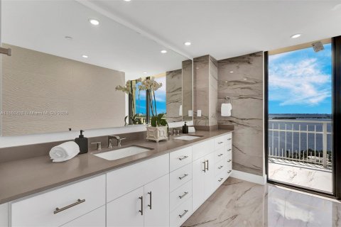 Copropriété à vendre à Miami, Floride: 4 chambres, 337.42 m2 № 1098135 - photo 24