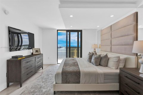 Condo in Miami, Florida, 4 bedrooms  № 1098135 - photo 17