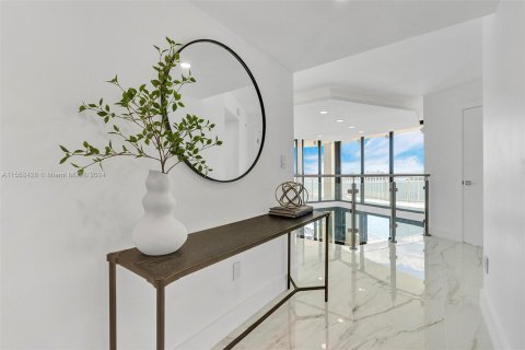 Copropriété à vendre à Miami, Floride: 4 chambres, 337.42 m2 № 1098135 - photo 15