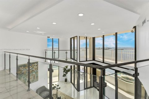 Condominio en venta en Miami, Florida, 4 dormitorios, 337.42 m2 № 1098135 - foto 4