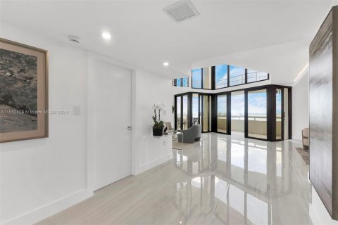 Condominio en venta en Miami, Florida, 4 dormitorios, 337.42 m2 № 1098135 - foto 5