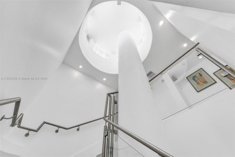 Copropriété à vendre à Miami, Floride: 4 chambres, 337.42 m2 № 1098135 - photo 14