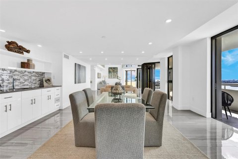 Copropriété à vendre à Miami, Floride: 4 chambres, 337.42 m2 № 1098135 - photo 11