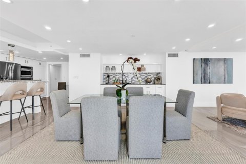 Condominio en venta en Miami, Florida, 4 dormitorios, 337.42 m2 № 1098135 - foto 9