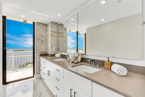 Copropriété à vendre à Miami, Floride: 4 chambres, 337.42 m2 № 1098135 - photo 19