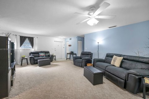 Casa en venta en Homestead, Florida, 4 dormitorios, 218.32 m2 № 1098134 - foto 6