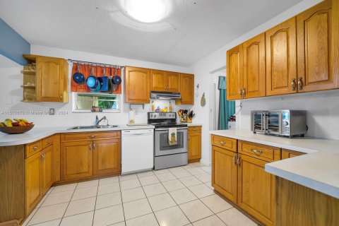 Casa en venta en Homestead, Florida, 4 dormitorios, 218.32 m2 № 1098134 - foto 8