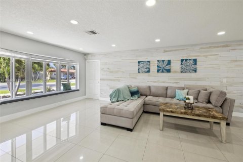 Villa ou maison à vendre à Hallandale Beach, Floride: 4 chambres, 149.39 m2 № 1119116 - photo 5
