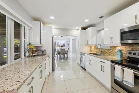 Villa ou maison à vendre à Hallandale Beach, Floride: 4 chambres, 149.39 m2 № 1119116 - photo 13
