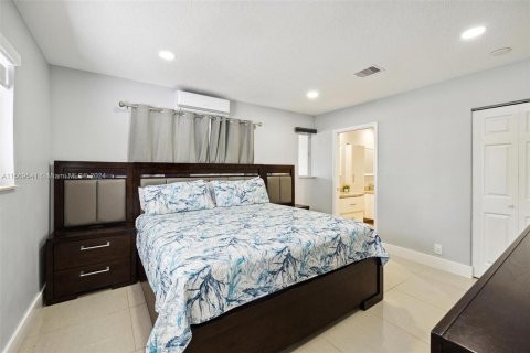 House in Hallandale Beach, Florida 4 bedrooms, 149.39 sq.m. № 1119116 - photo 18