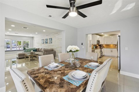 Villa ou maison à vendre à Hallandale Beach, Floride: 4 chambres, 149.39 m2 № 1119116 - photo 11