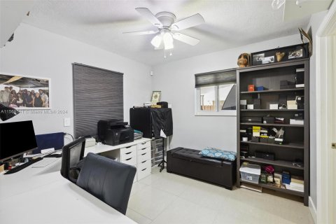 Villa ou maison à vendre à Hallandale Beach, Floride: 4 chambres, 149.39 m2 № 1119116 - photo 26