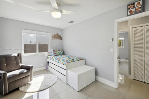 House in Hallandale Beach, Florida 4 bedrooms, 149.39 sq.m. № 1119116 - photo 23