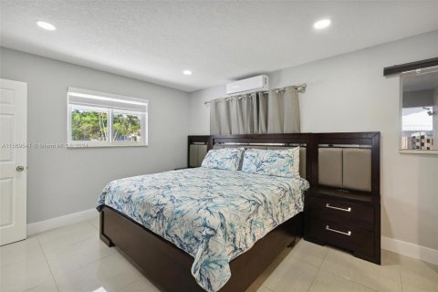 House in Hallandale Beach, Florida 4 bedrooms, 149.39 sq.m. № 1119116 - photo 19