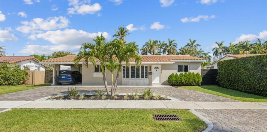 Villa ou maison à Hallandale Beach, Floride 4 chambres, 149.39 m2 № 1119116