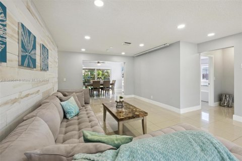 Villa ou maison à vendre à Hallandale Beach, Floride: 4 chambres, 149.39 m2 № 1119116 - photo 4
