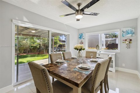 Villa ou maison à vendre à Hallandale Beach, Floride: 4 chambres, 149.39 m2 № 1119116 - photo 12