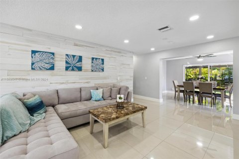 Villa ou maison à vendre à Hallandale Beach, Floride: 4 chambres, 149.39 m2 № 1119116 - photo 3