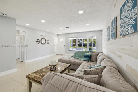 Villa ou maison à vendre à Hallandale Beach, Floride: 4 chambres, 149.39 m2 № 1119116 - photo 8