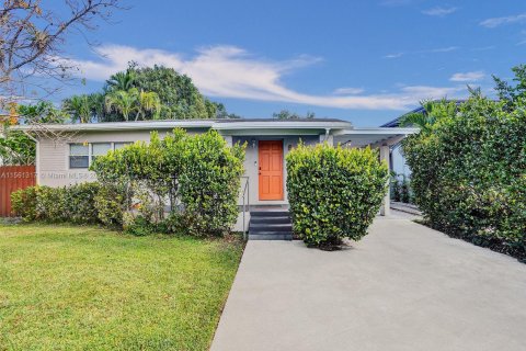 Villa ou maison à vendre à Fort Lauderdale, Floride: 3 chambres, 98.94 m2 № 1117118 - photo 1