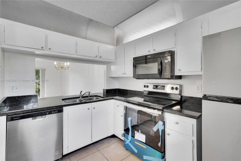 Copropriété à louer à Pembroke Pines, Floride: 2 chambres, 84.91 m2 № 1370438 - photo 4